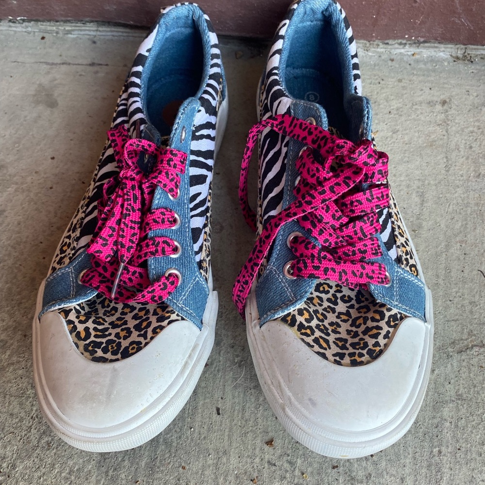 Fashion tennis shoes
